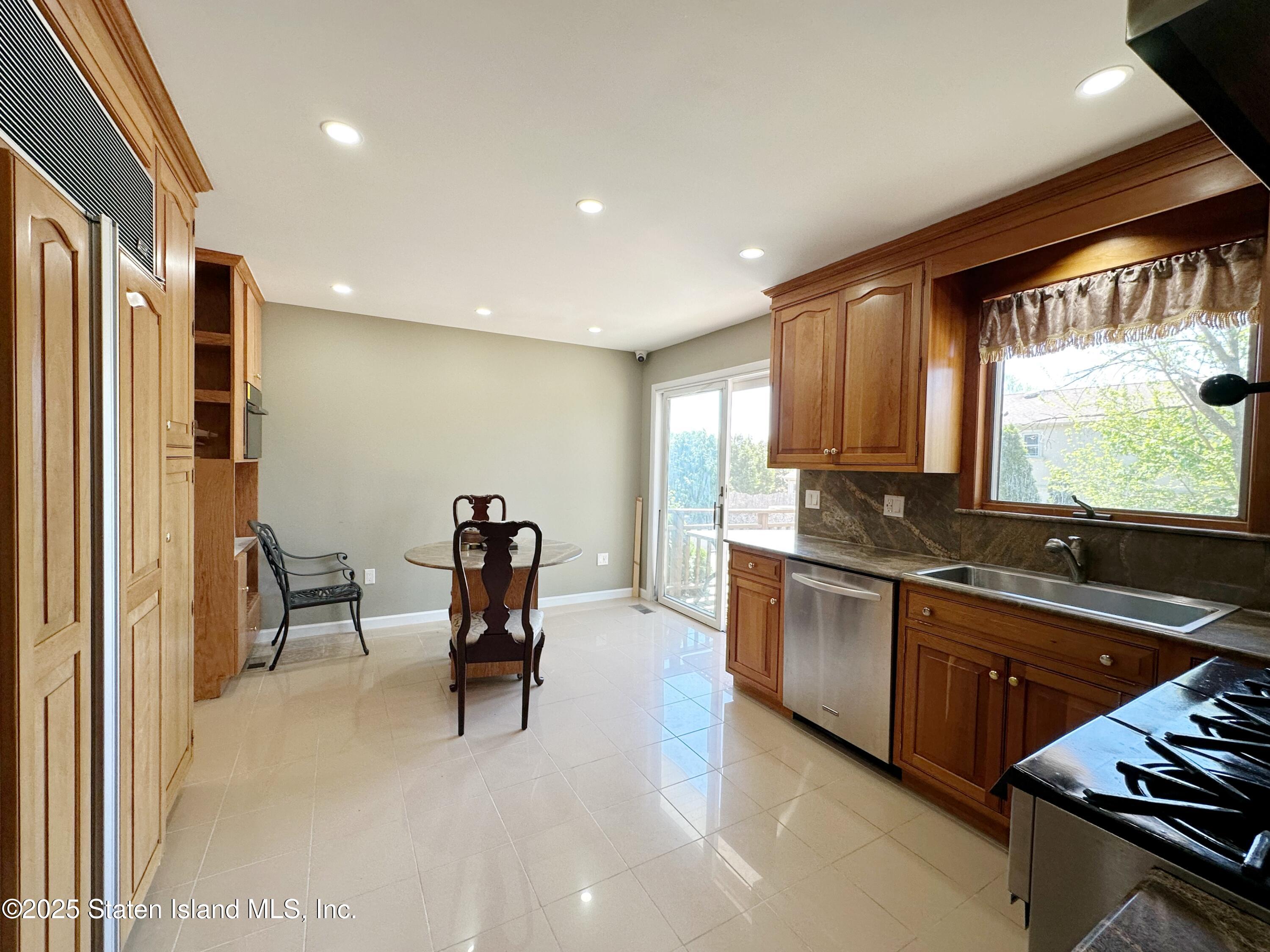 244 Four Corners Road, Staten Island, New York image 13