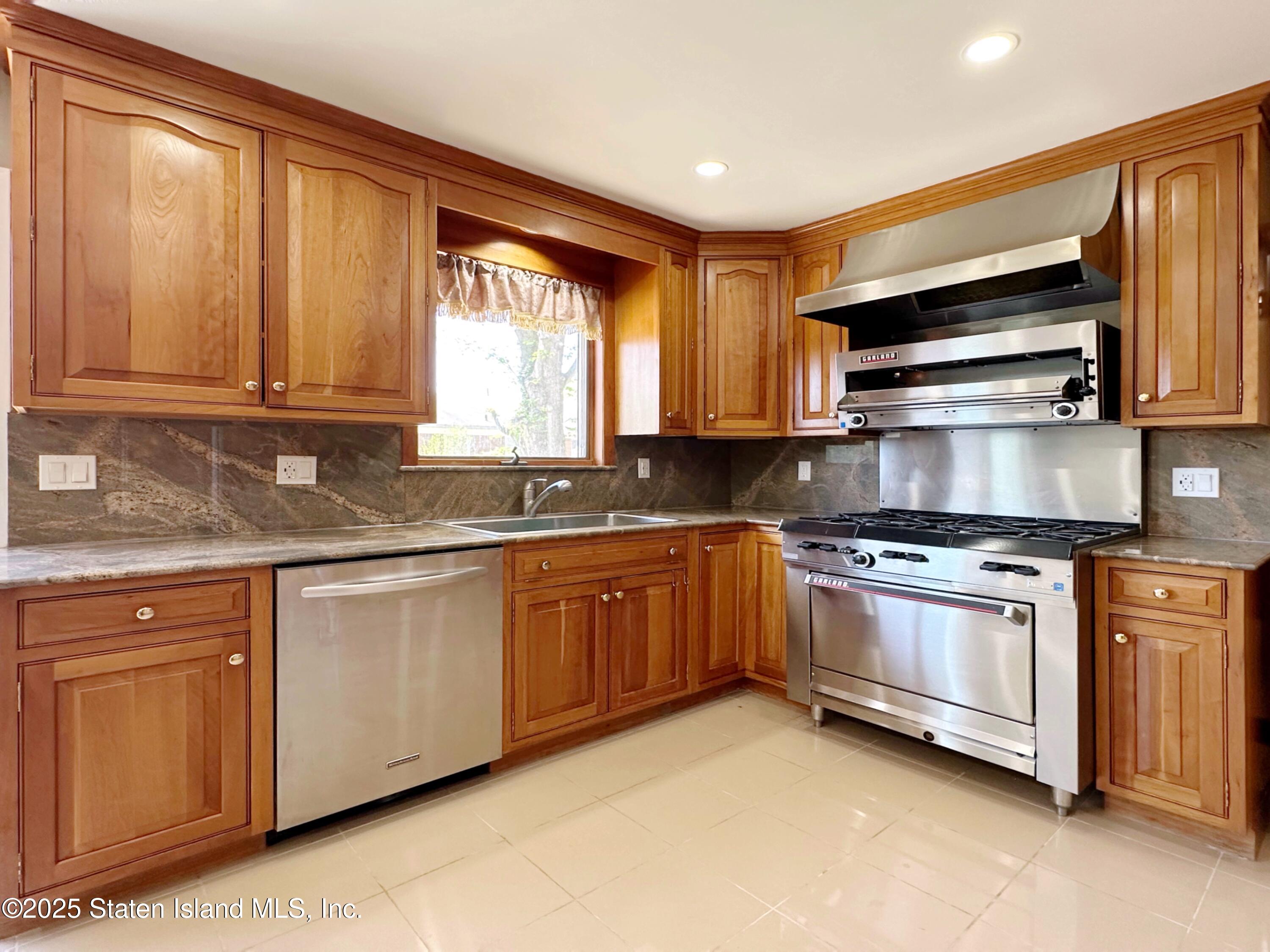 244 Four Corners Road, Staten Island, New York image 17