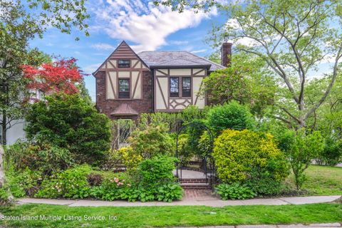 Photo of 77 Walbrooke Avenue, Staten Island, NY 10301 (MLS # 1161926)