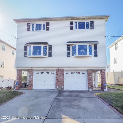 Photo of 90 Justin Avenue, Staten Island, NY 10306 (MLS # 2503823)