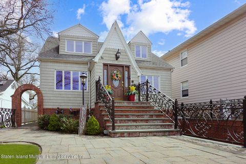 Photo of 117 Eltingville Boulevard, Staten Island, NY 10312 (MLS # 2501244)