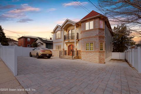 Photo of 426 Slosson Avenue, Staten Island, NY 10314 (MLS # 2501925)