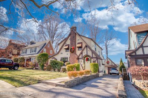 Photo of 58 Conyingham Avenue, Staten Island, NY 10301 (MLS # 2506969)