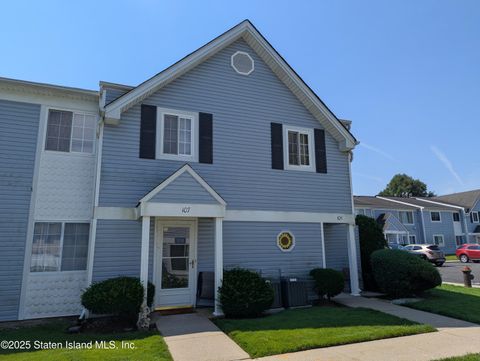 Photo of 107 Gervil Street #67, Staten Island, NY 10309 (MLS # 2504039)