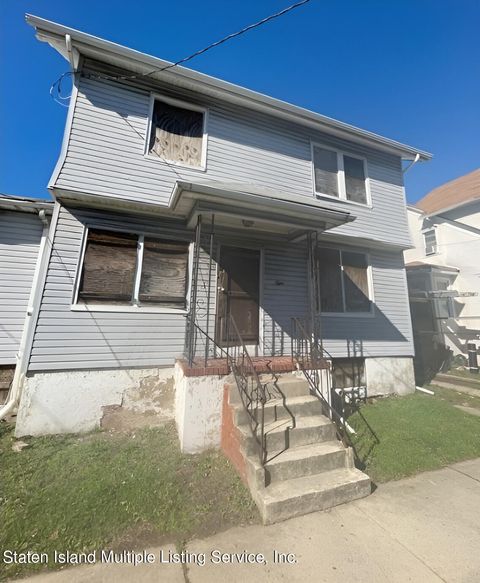 Photo of 8 Simonson Place, Staten Island, NY 10302 (MLS # 1160586)