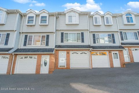 Photo of 20 Michael Court, Staten Island, NY 10308 (MLS # 2506808)