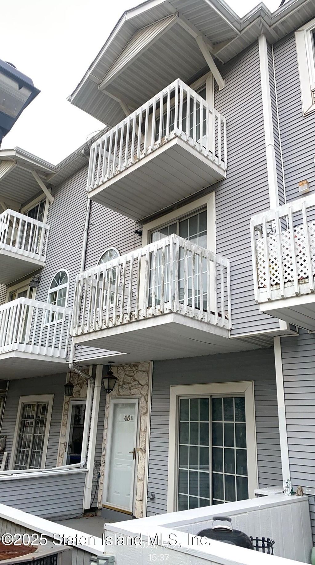 Photo of 45 Country Drive E, Staten Island, NY 10314 (MLS # 2506398)