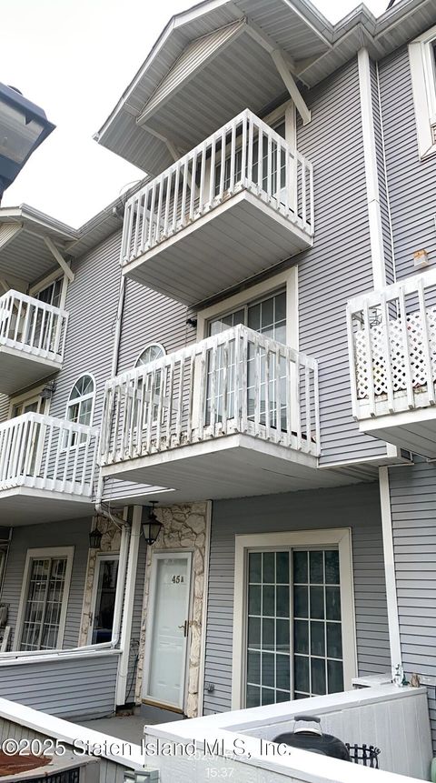 Photo of 45 Country Drive E, Staten Island, NY 10314 (MLS # 2506398)