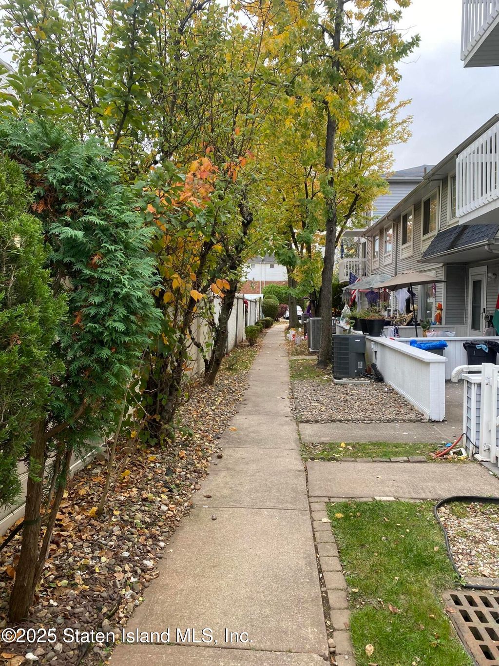Photo of 45 Country Drive E, Staten Island, NY 10314 (MLS # 2506398)