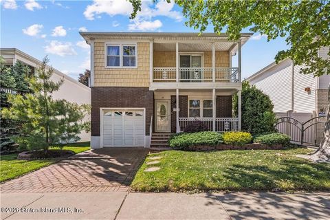 Photo of 28 Rockne Street, Staten Island, NY 10314 (MLS # 2602998)
