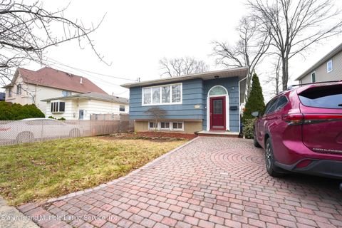 Photo of 274 Bradford Avenue, Staten Island, NY 10309 (MLS # 1159649)