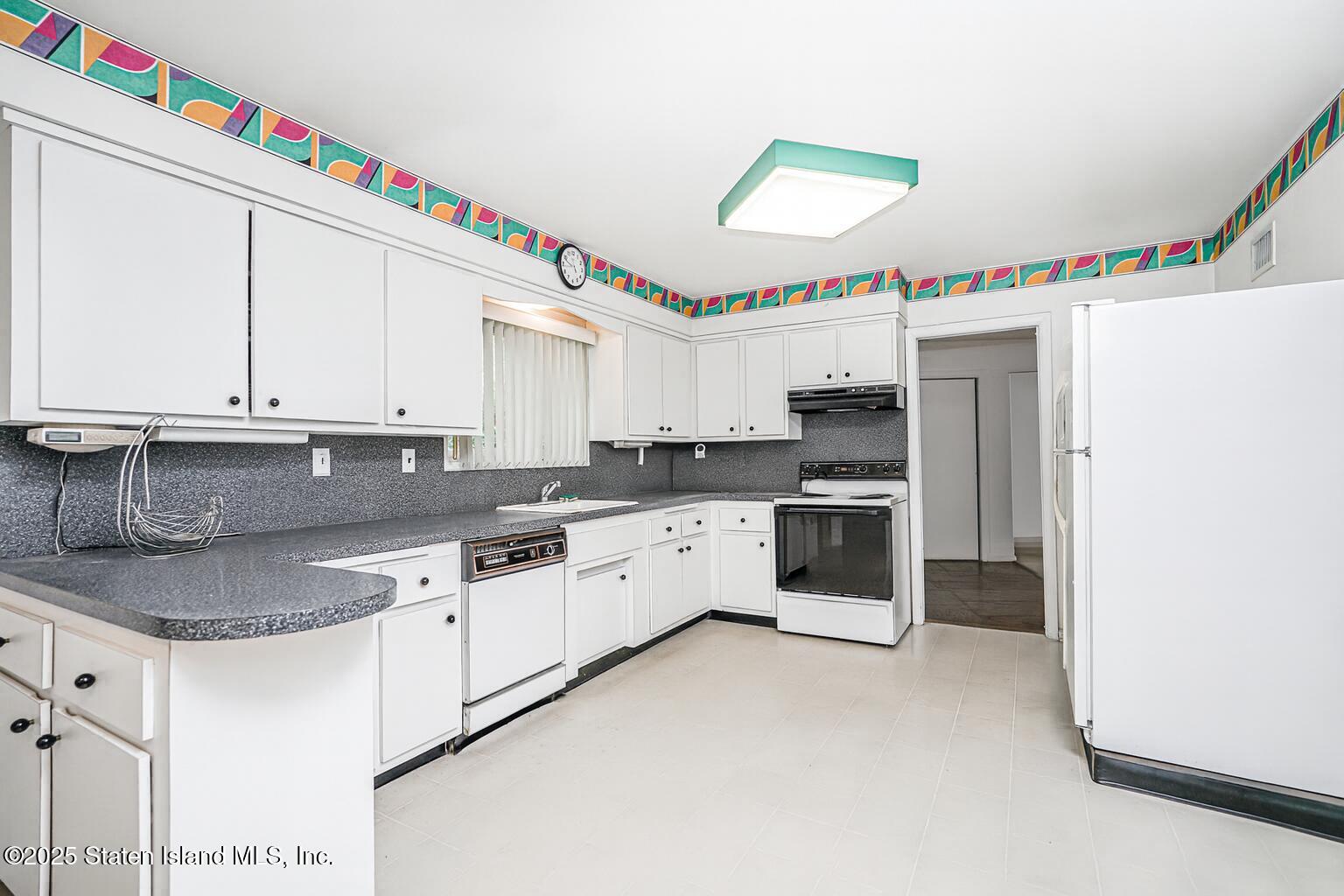 Staten Island, New York 10301, United States, 3 Bedrooms Bedrooms, ,2 BathroomsBathrooms,Residential,Active,216907