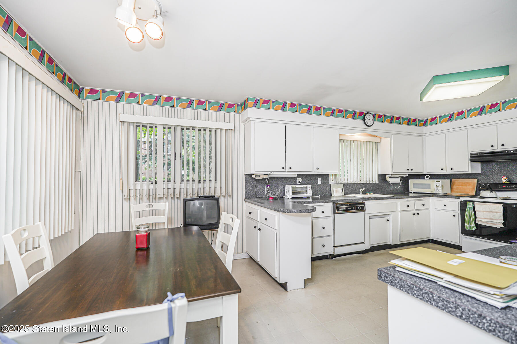 Staten Island, New York 10301, United States, 3 Bedrooms Bedrooms, ,2 BathroomsBathrooms,Residential,Active,216907