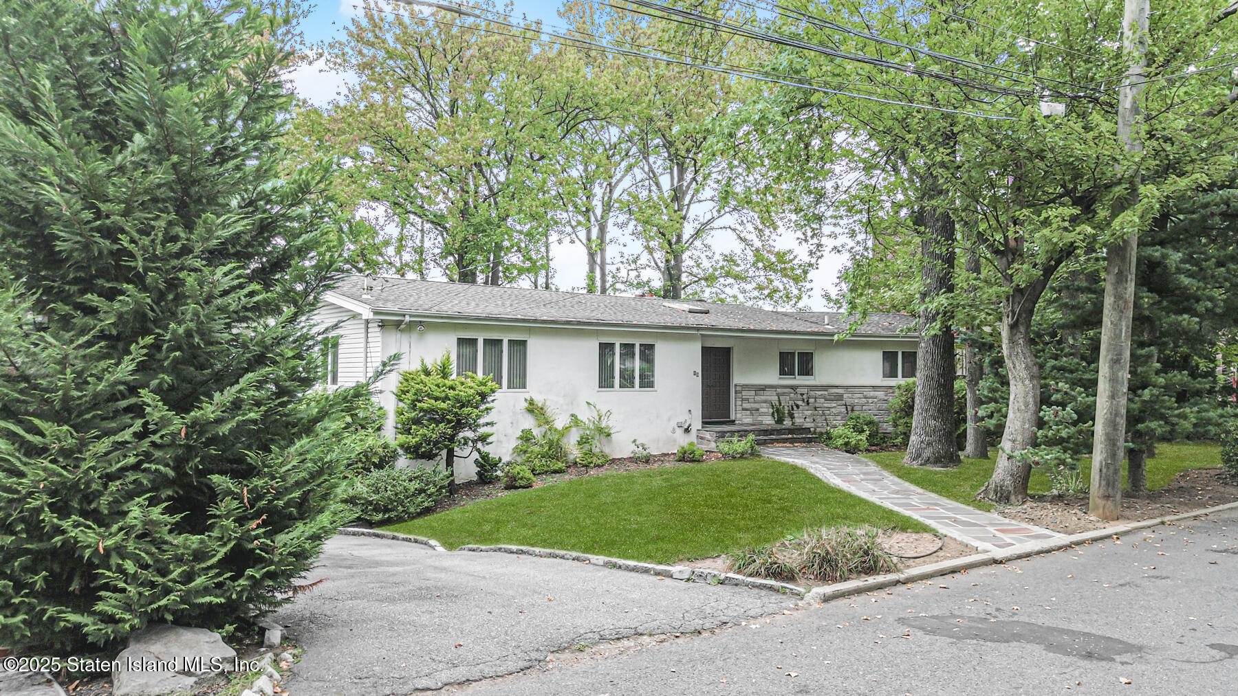 Staten Island, New York 10301, United States, 3 Bedrooms Bedrooms, ,2 BathroomsBathrooms,Residential,Active,216907