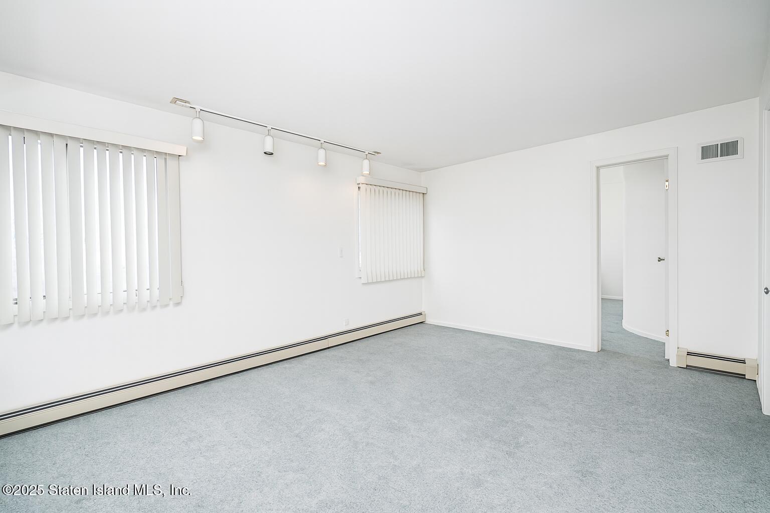 Staten Island, New York 10301, United States, 3 Bedrooms Bedrooms, ,2 BathroomsBathrooms,Residential,Active,216907