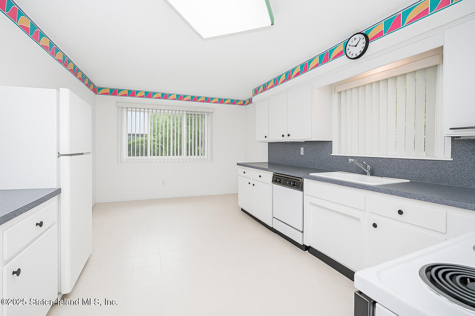 Staten Island, New York 10301, United States, 3 Bedrooms Bedrooms, ,2 BathroomsBathrooms,Residential,Active,216907