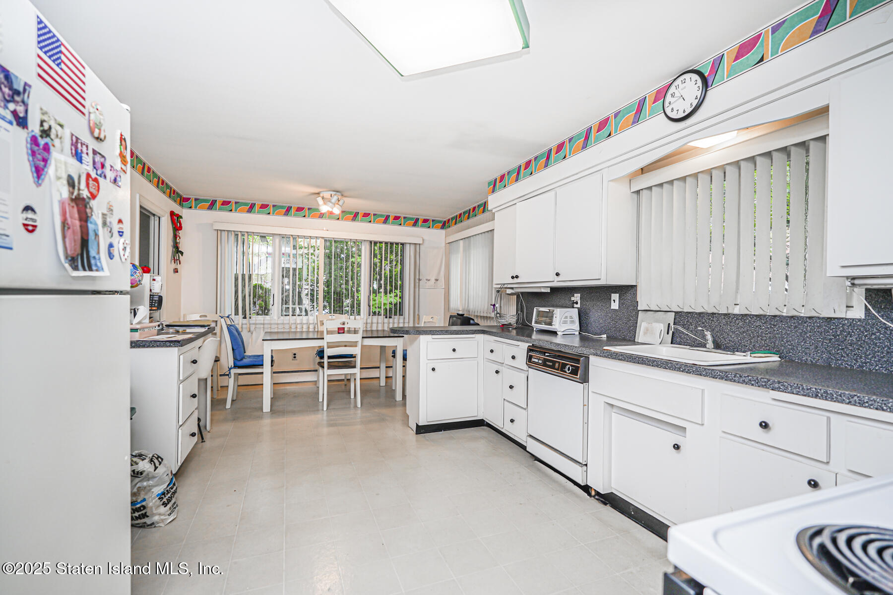 Staten Island, New York 10301, United States, 3 Bedrooms Bedrooms, ,2 BathroomsBathrooms,Residential,Active,216907