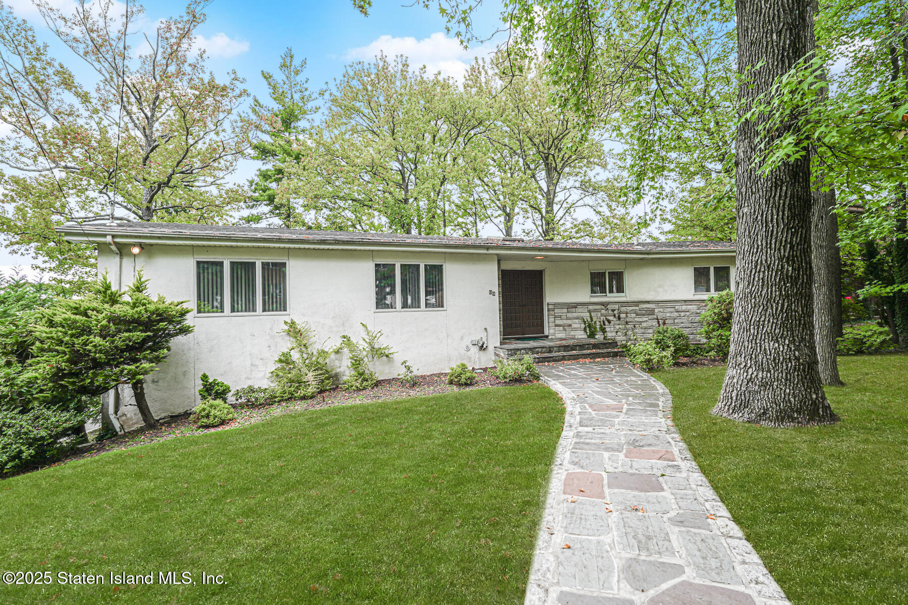 Staten Island, New York 10301, United States, 3 Bedrooms Bedrooms, ,2 BathroomsBathrooms,Residential,Active,216907