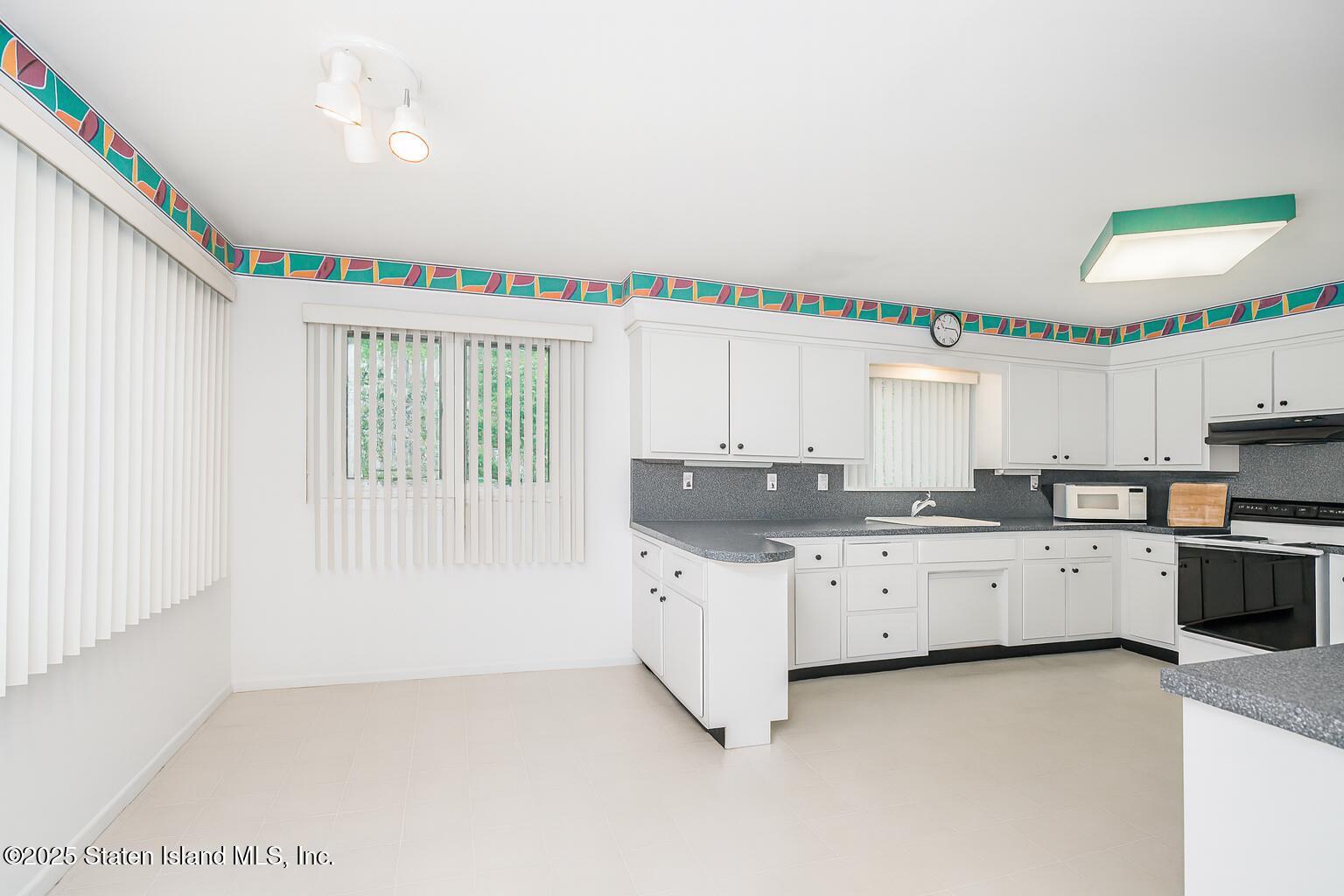 Staten Island, New York 10301, United States, 3 Bedrooms Bedrooms, ,2 BathroomsBathrooms,Residential,Active,216907