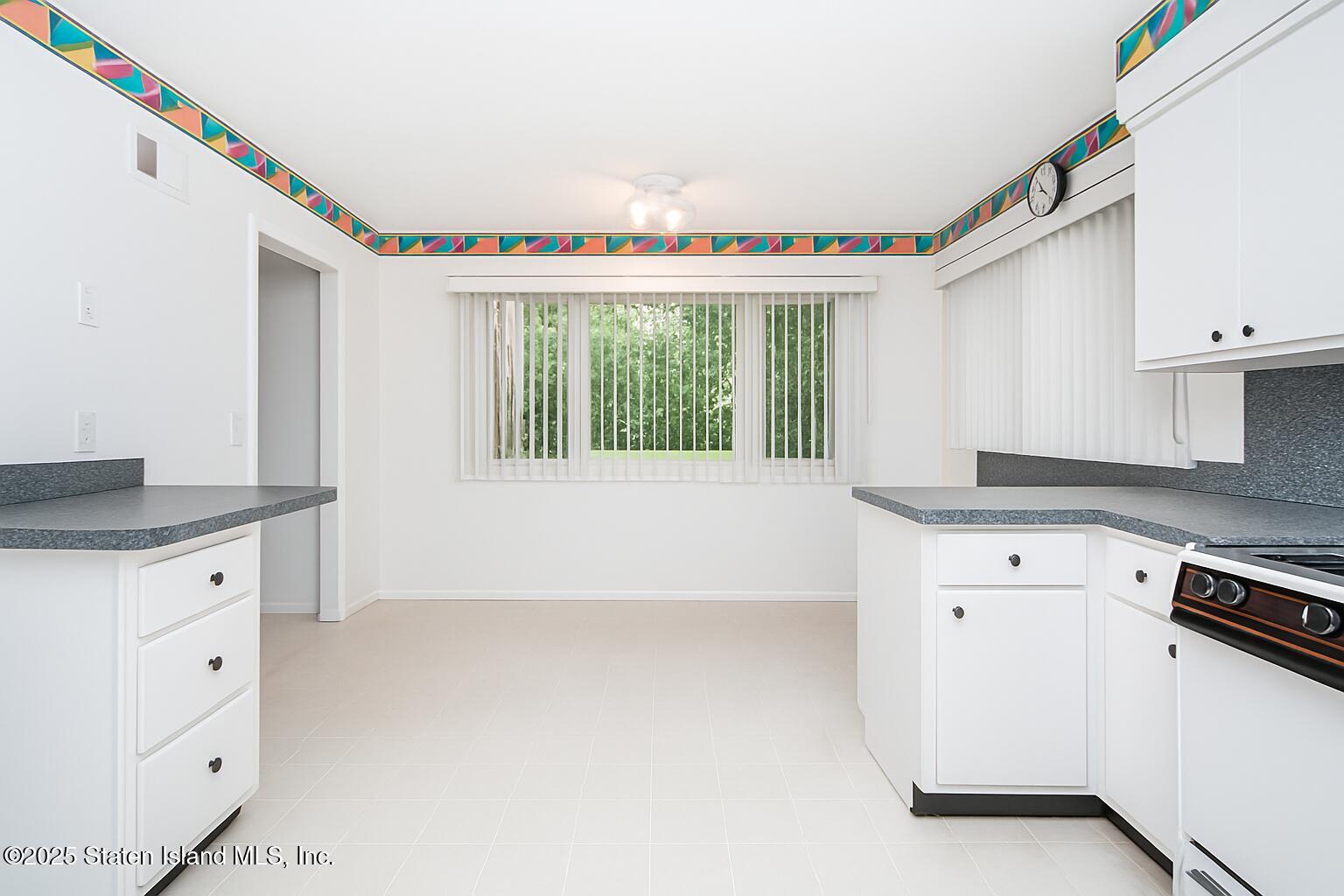 Staten Island, New York 10301, United States, 3 Bedrooms Bedrooms, ,2 BathroomsBathrooms,Residential,Active,216907