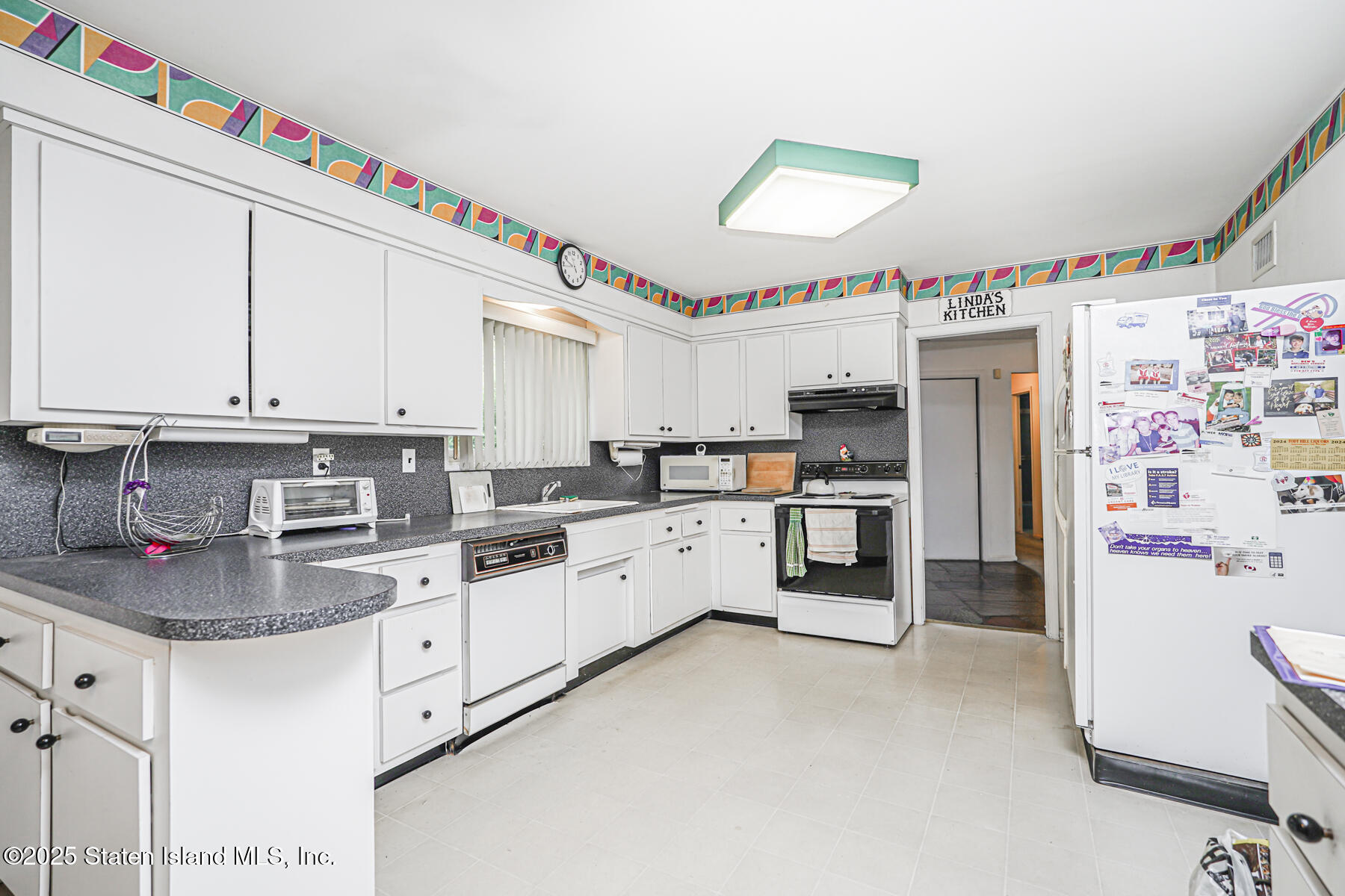 Staten Island, New York 10301, United States, 3 Bedrooms Bedrooms, ,2 BathroomsBathrooms,Residential,Active,216907