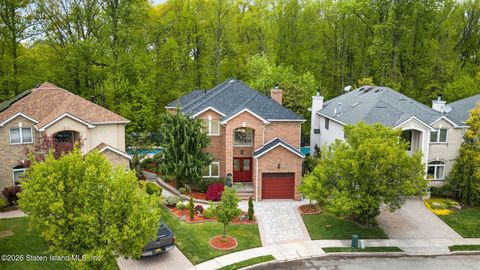 Photo of 48 Covington Circle, Staten Island, NY 10312 (MLS # 2602435)