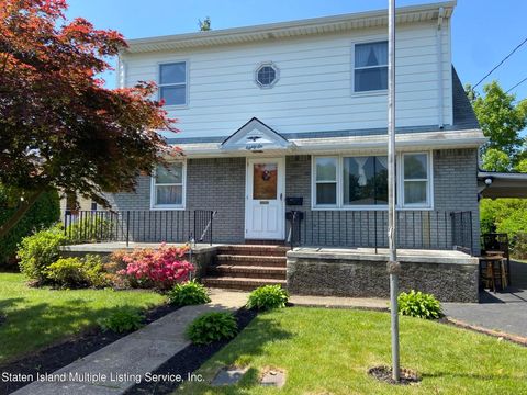 Photo of 86 Malone Avenue, Staten Island, NY 10306 (MLS # 1162331)