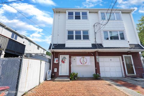 Photo of 33 Avon Lane, Staten Island, NY 10314 (MLS # 2404215)