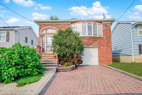 Photo of 151 Abingdon Avenue, Staten Island, NY 10308 (MLS # 2503375)