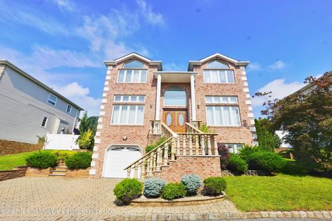 Photo of 27 Sabrina Lane, Staten Island, NY 10304 (MLS # 1165235)