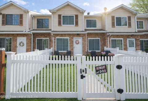 Photo of 21 Ferndale Avenue, Staten Island, NY 10314 (MLS # 2600681)