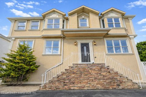 Photo of 4 Wood Lane, Staten Island, NY 10307 (MLS # 2601446)