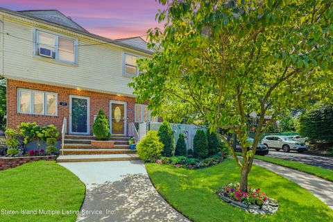 Photo of 25 Brooks Place, Staten Island, NY 10310 (MLS # 1163319)