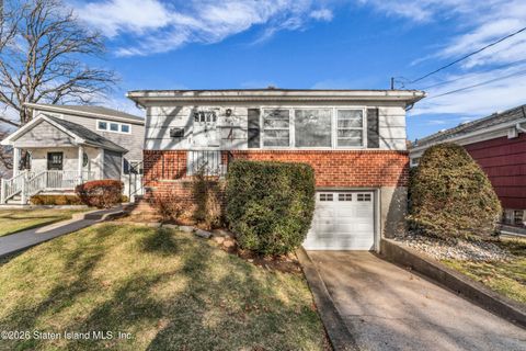 Photo of 203 Wolverine Street, Staten Island, NY 10306 (MLS # 2600168)