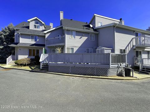 Photo of 45 Fairlawn Loop, Staten Island, NY 10308 (MLS # 2505319)