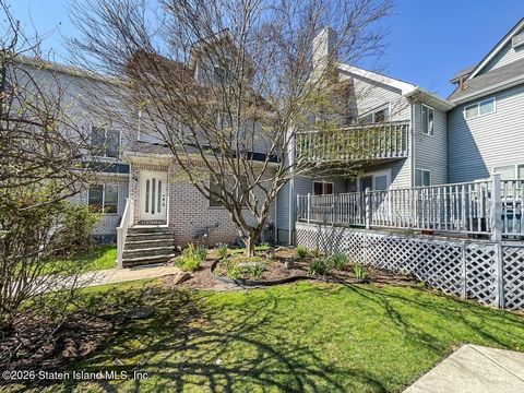 Photo of 45 Fairlawn Loop, Staten Island, NY 10308 (MLS # 2505319)