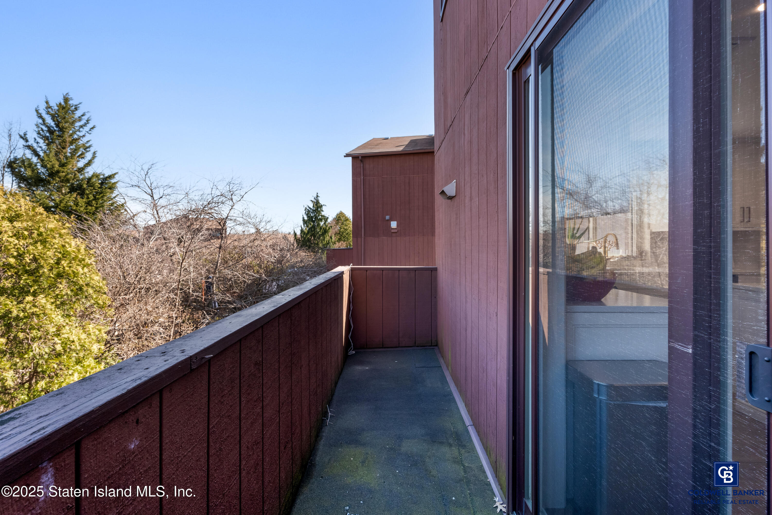 995 W Fingerboard Road, Staten Island, New York image 17