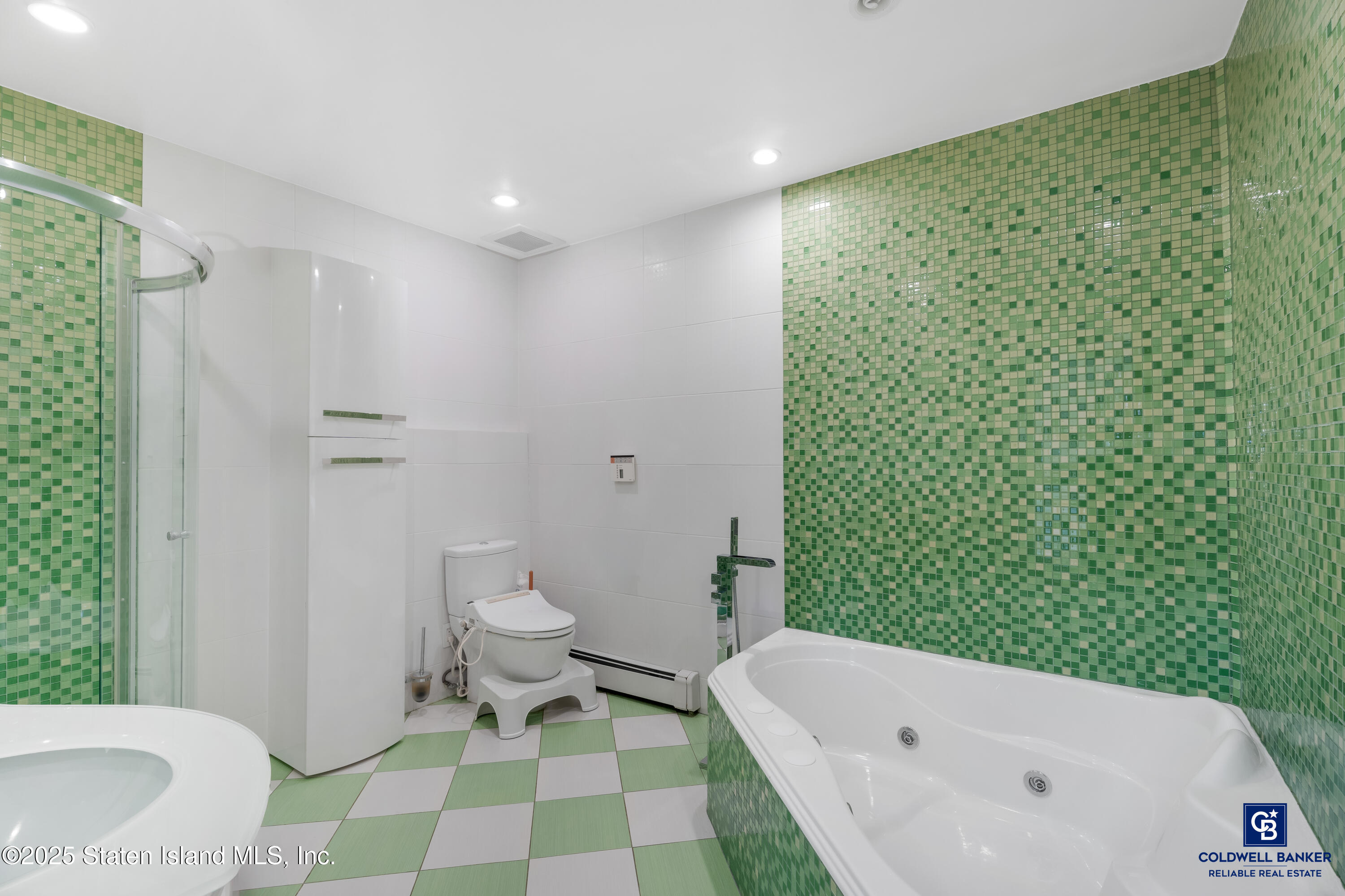 995 W Fingerboard Road, Staten Island, New York image 14
