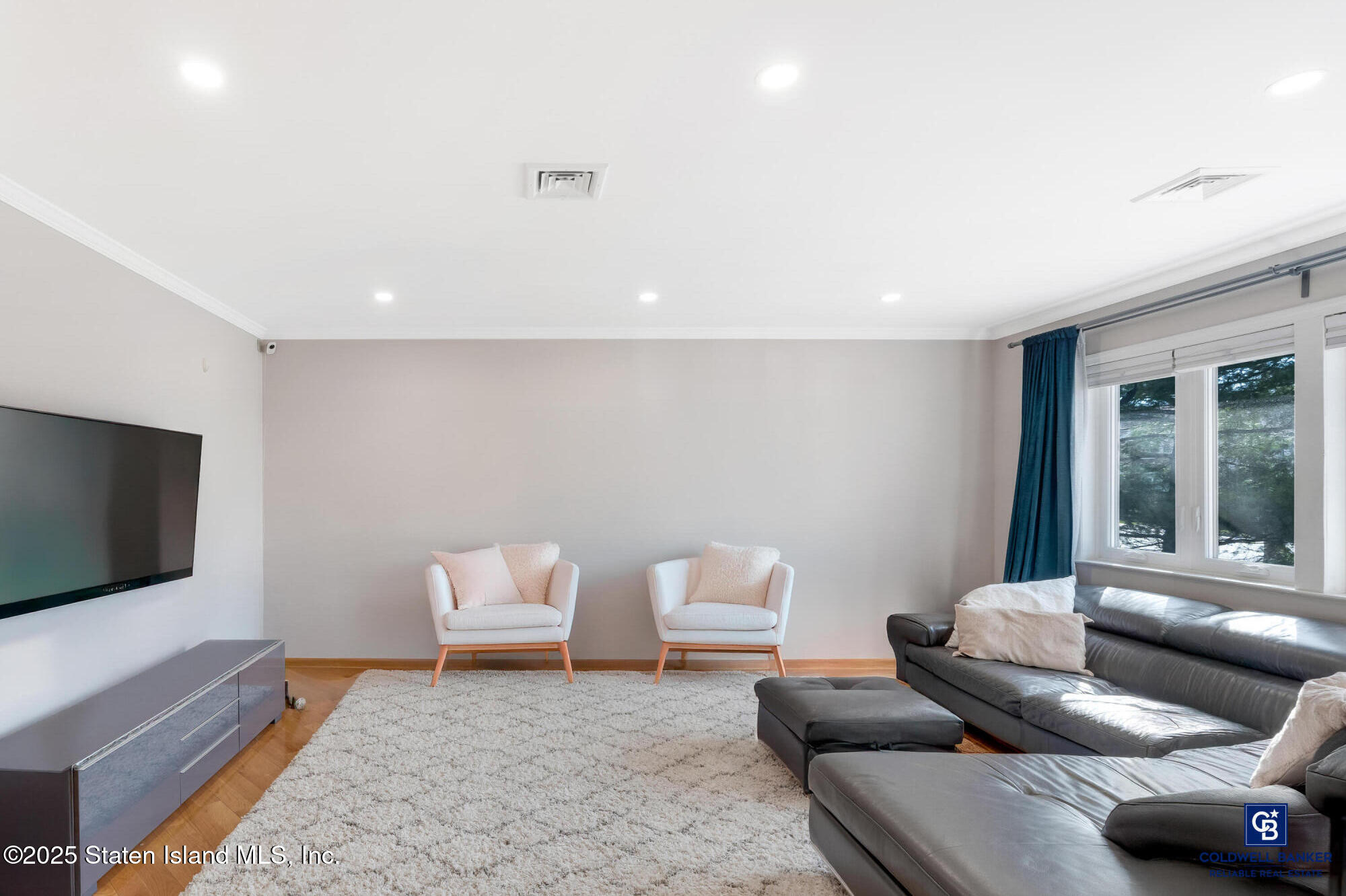 995 W Fingerboard Road, Staten Island, New York image 3