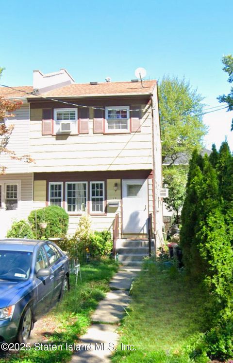 Photo of 13 Buffalo Street, Staten Island, NY 10306 (MLS # 2500443)