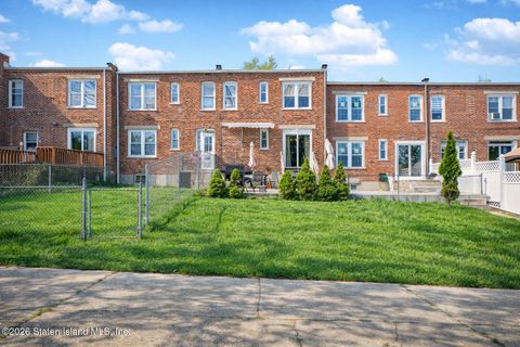 Photo of 62 Arnold Street, Staten Island, NY 10301 (MLS # 2602213)