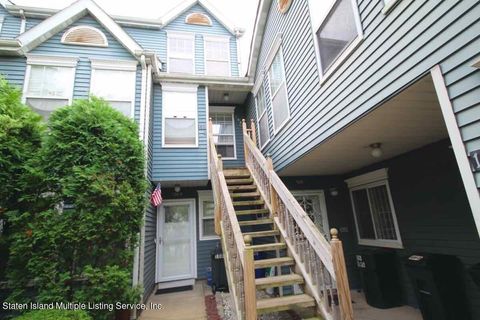 Photo of 108 Pond Way #B, Staten Island, NY 10303 (MLS # 1161637)