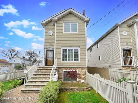 Photo of 124 Bodine Street, Staten Island, NY 10310 (MLS # 2401925)