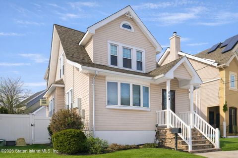 Photo of 664 Annadale Road, Staten Island, NY 10312 (MLS # 2601094)