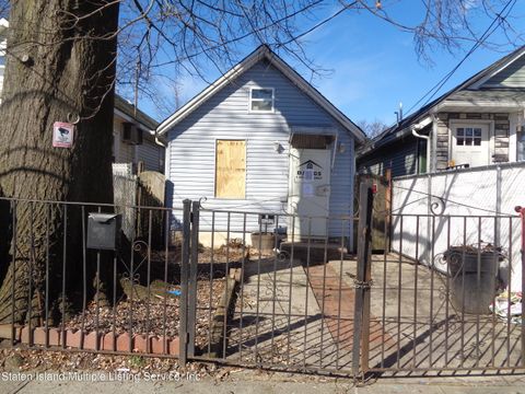 Photo of 187 Grimsby Street, Staten Island, NY 10306 (MLS # 2400717)