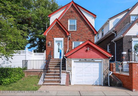Photo of 701 Targee Street, Staten Island, NY 10304 (MLS # 1162121)