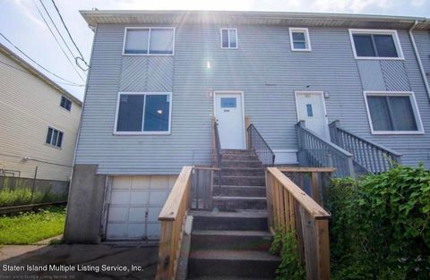 Photo of 994 Olympia Boulevard, Staten Island, NY 10306 (MLS # 2506597)