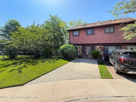 Photo of 32 Sutton Place, Staten Island, NY 10312 (MLS # 2504031)