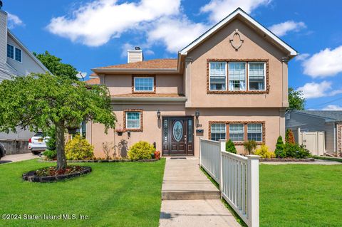 Photo of 289 Lyndale Avenue, Staten Island, NY 10312 (MLS # 2404523)