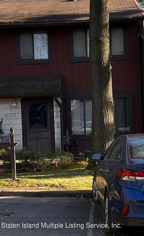 Photo of 7 Stone Lane, Staten Island, NY 10314 (MLS # 2400872)